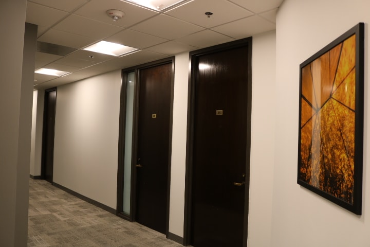 embassy-coworking-corridor-1.webp