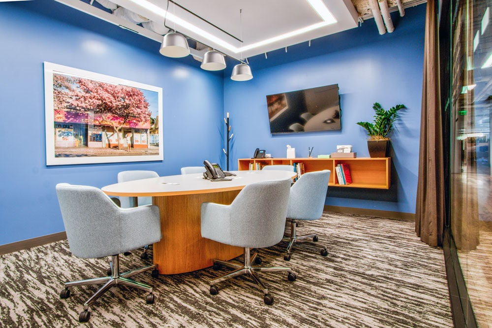 los-angeles-coworking-space-conference-room.webp
