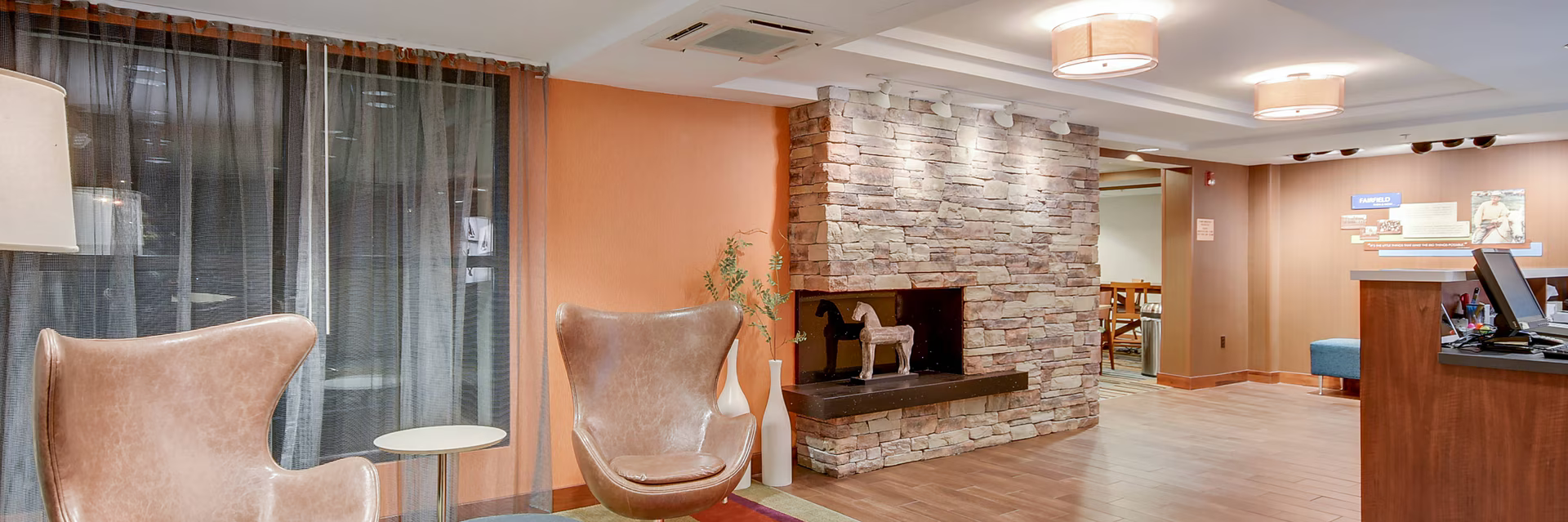 marriott-fairfield-lobby.webp