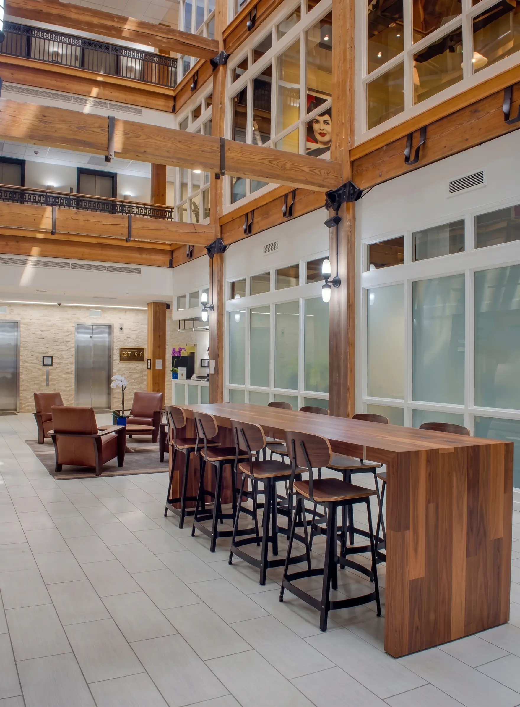 modern-commercial-lobby-interior-wood-beams-collaborative-seating