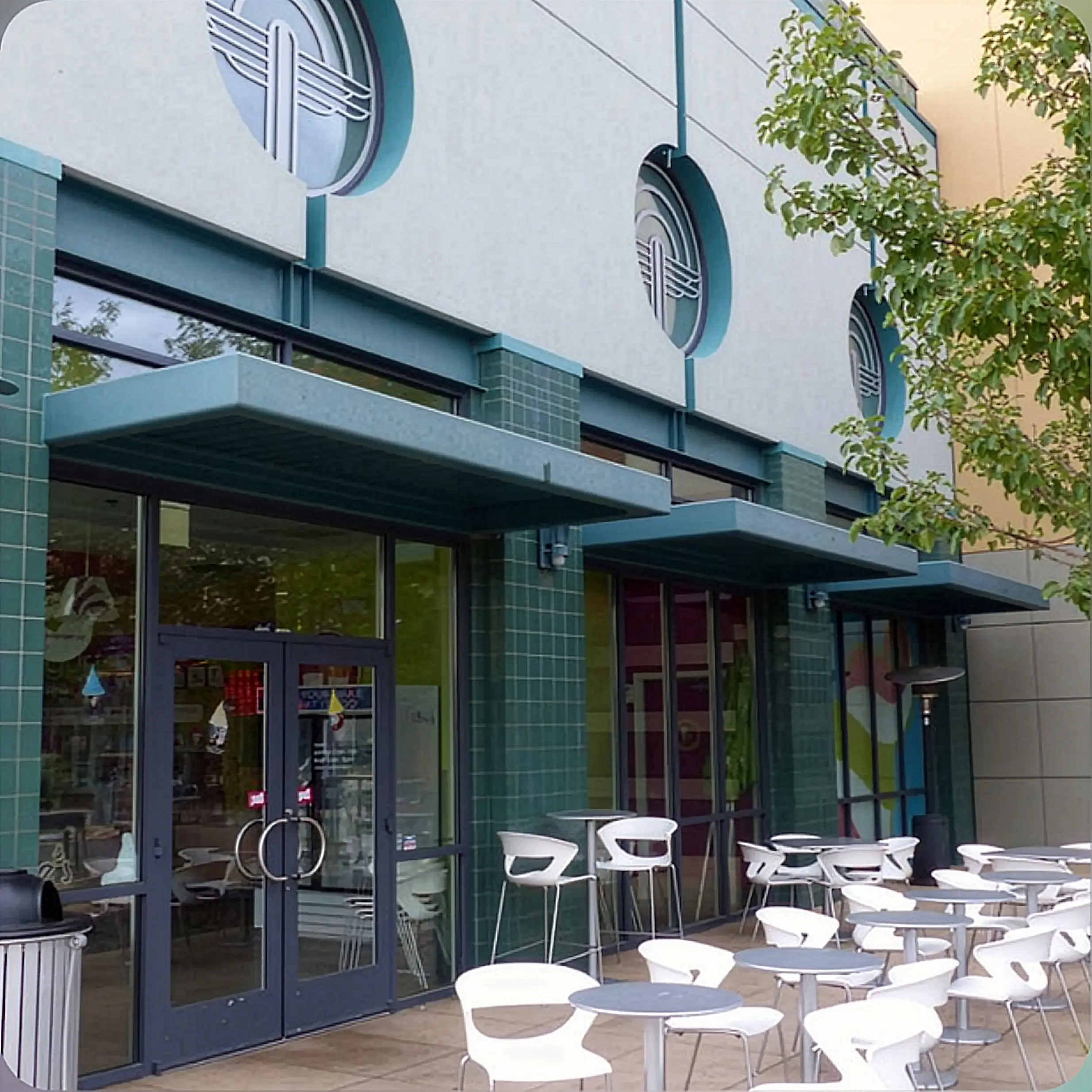 modern-restaurant-cafe-exterior-patio-seating-commercial-building