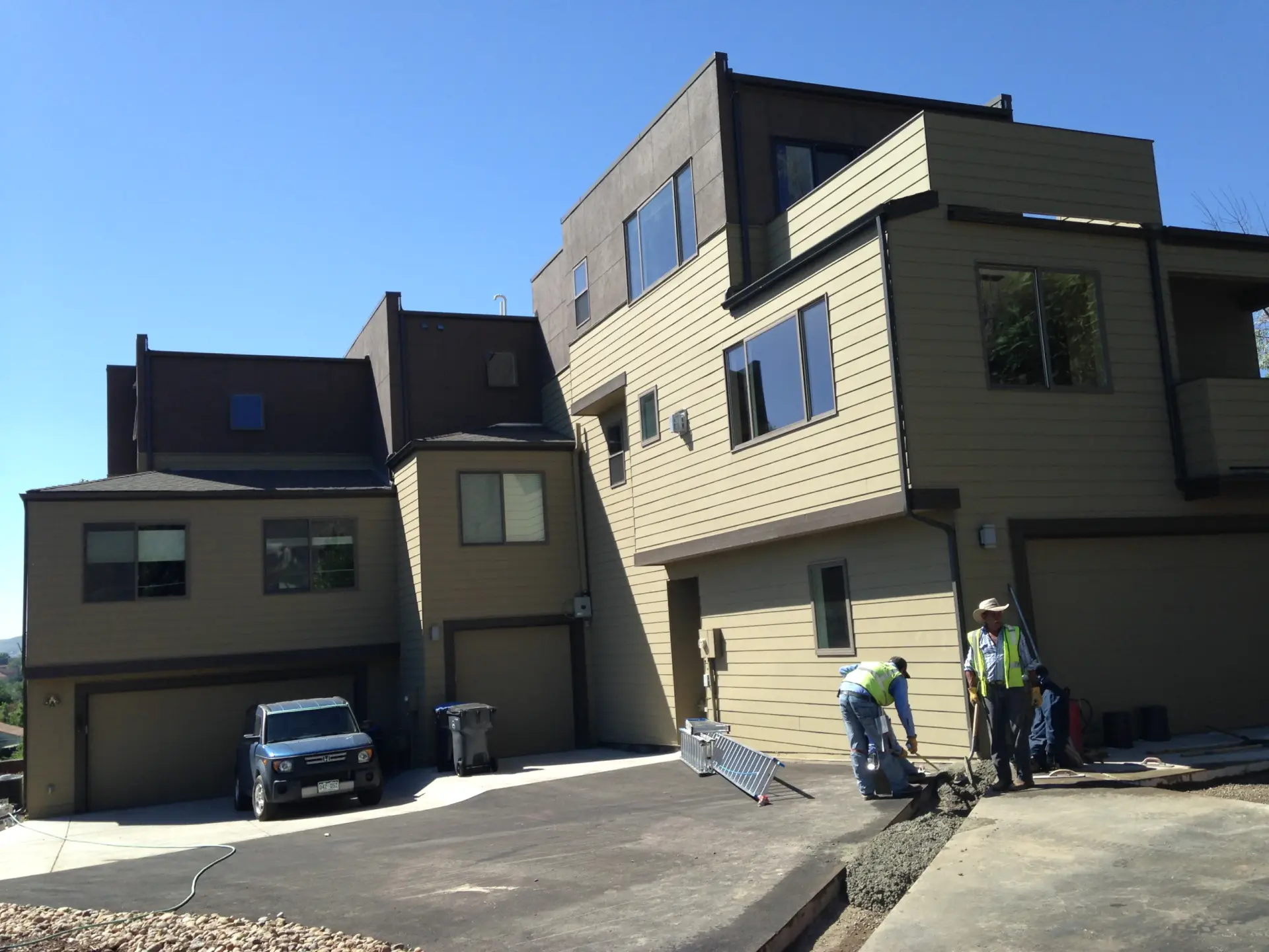 sixth-street-townhomes-exterior.webp