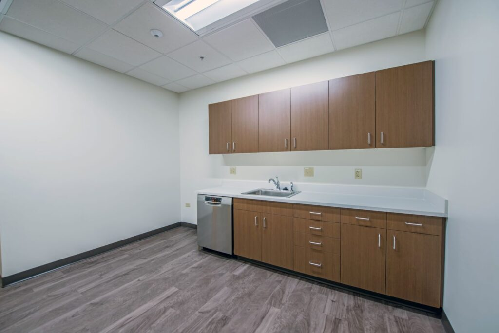 sky-ridge-medical-clinic-room.webp