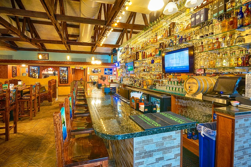 tequilas-interior-bar.webp